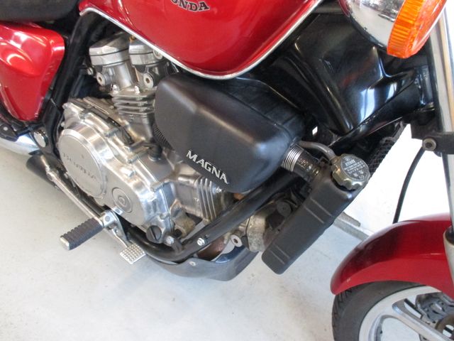 honda - vf-700-c-magna