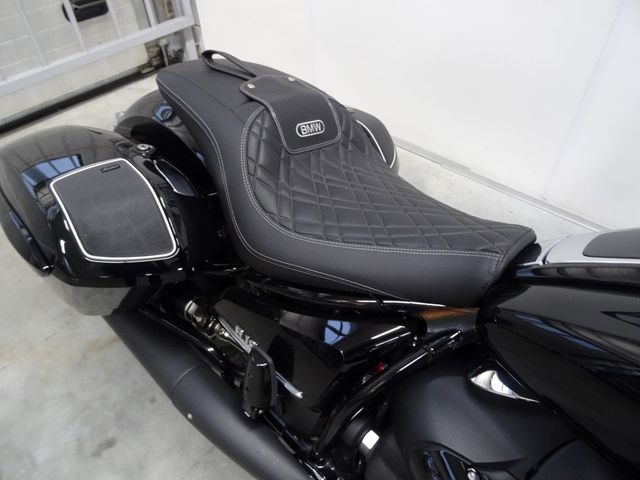 bmw - r-18-b