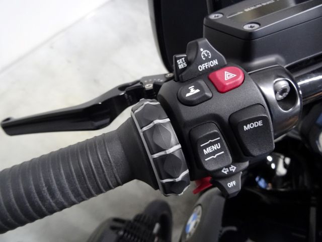 bmw - r-18-b