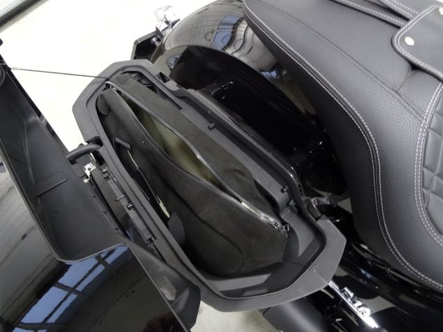 bmw - r-18-b