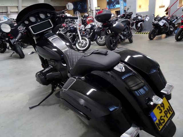 bmw - r-18-b