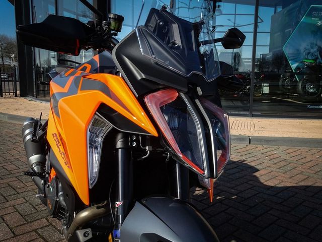 ktm - 1290-super-duke-gt
