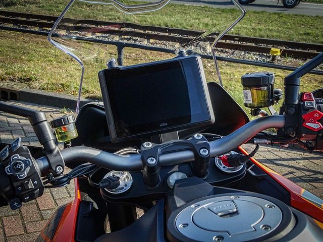 ktm - 1290-super-duke-gt