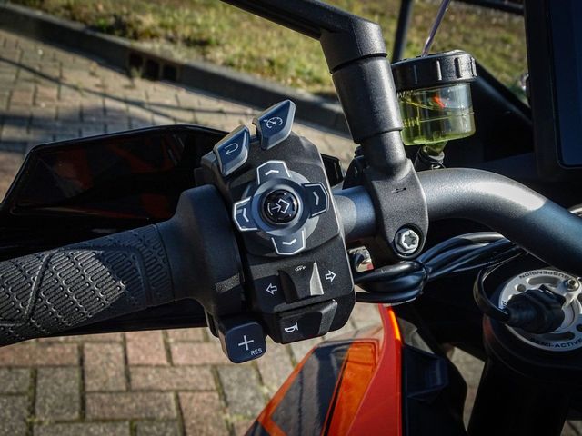 ktm - 1290-super-duke-gt