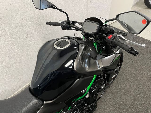 kawasaki - z900