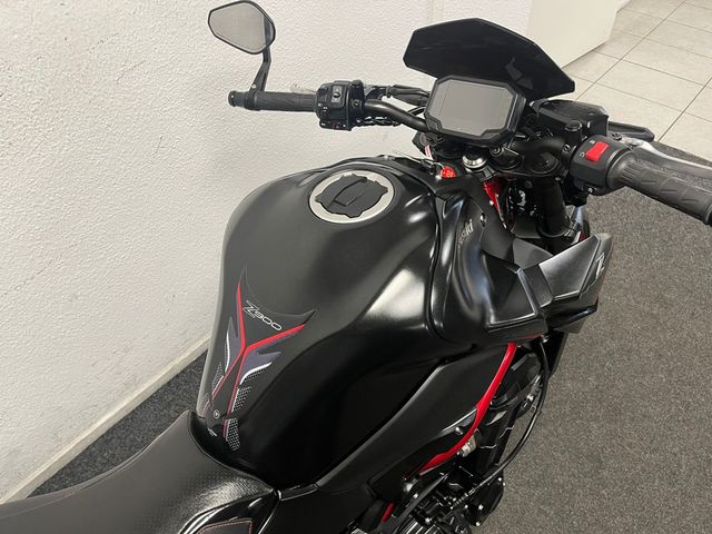 kawasaki - z900