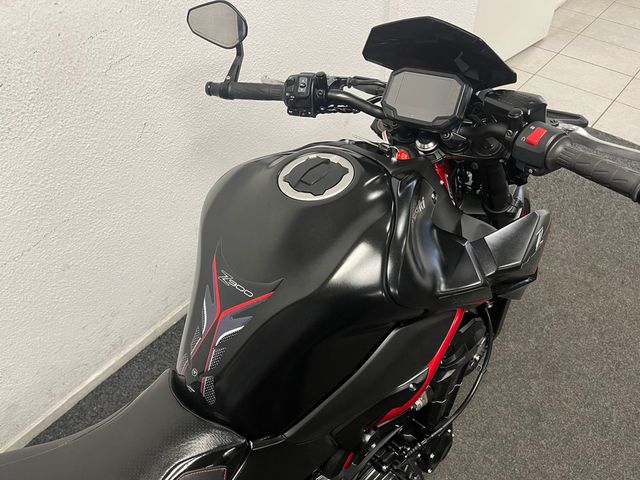 kawasaki - z900