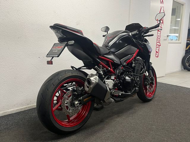 kawasaki - z900