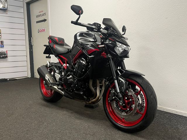 kawasaki - z900