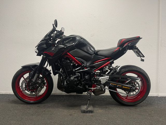 kawasaki - z900