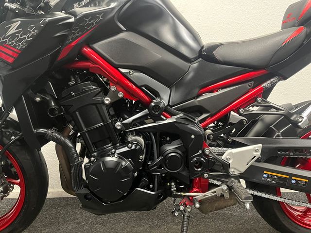 kawasaki - z900