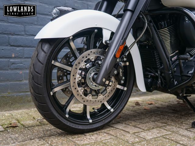 indian - chieftain-dark-horse