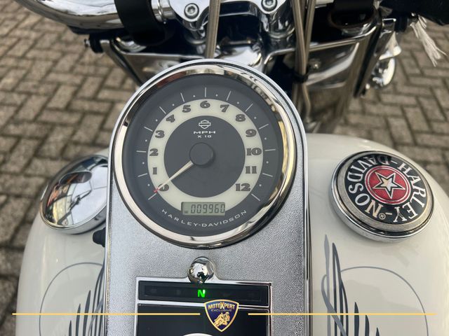 harley-davidson - deluxe--heritage-special-flstni