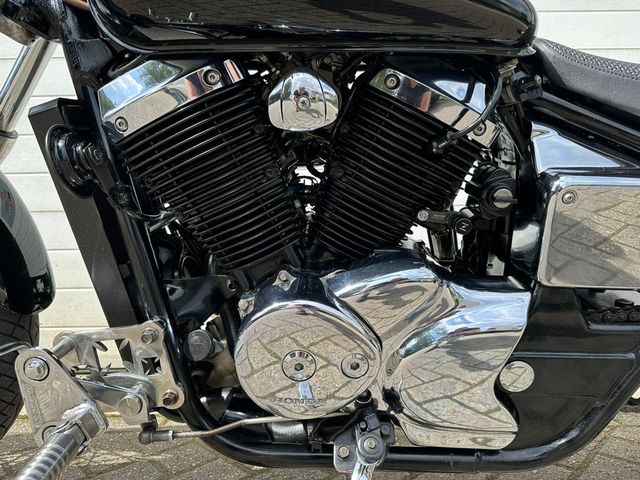 honda - vt-750--dc-black-widow