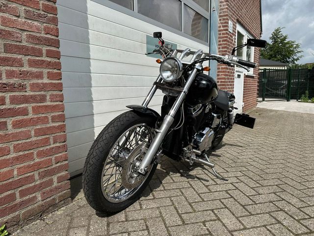 honda - vt-750--dc-black-widow