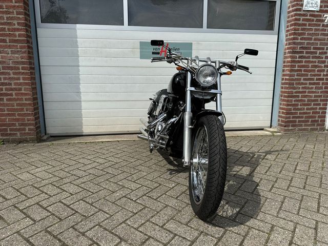 honda - vt-750--dc-black-widow