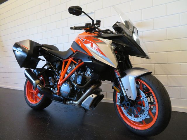 ktm - 1290-super-duke-gt