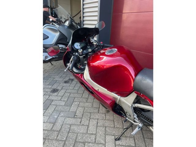 suzuki - gsx-r-600-srad