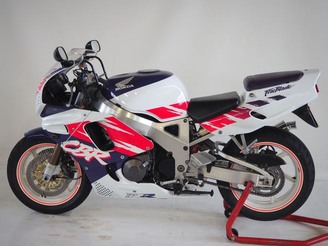 honda - cbr-900-rr-fireblade