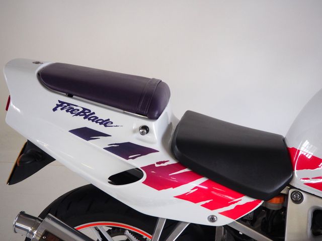 honda - cbr-900-rr-fireblade