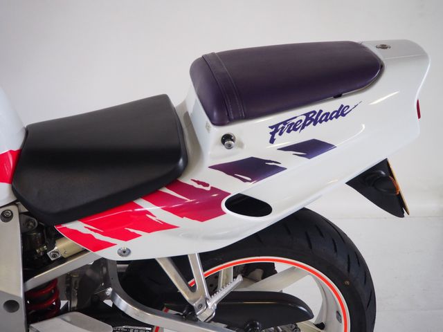 honda - cbr-900-rr-fireblade