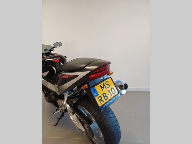 honda - cbr-900-rr-fireblade