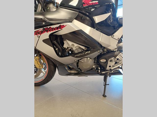 honda - cbr-900-rr-fireblade