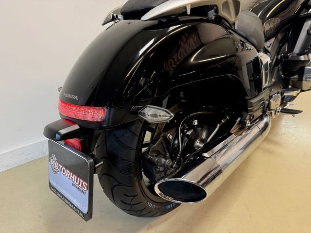 honda - gl-1800-goldwing-bagger