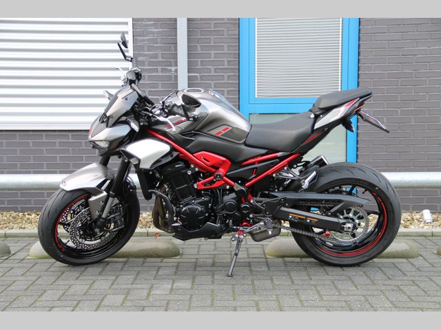 kawasaki - z900