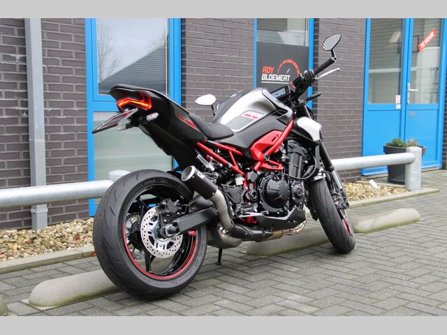 kawasaki - z900