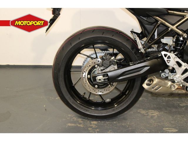 suzuki - gsx-8t