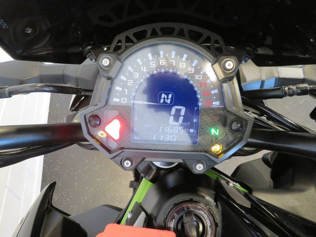 kawasaki - z900