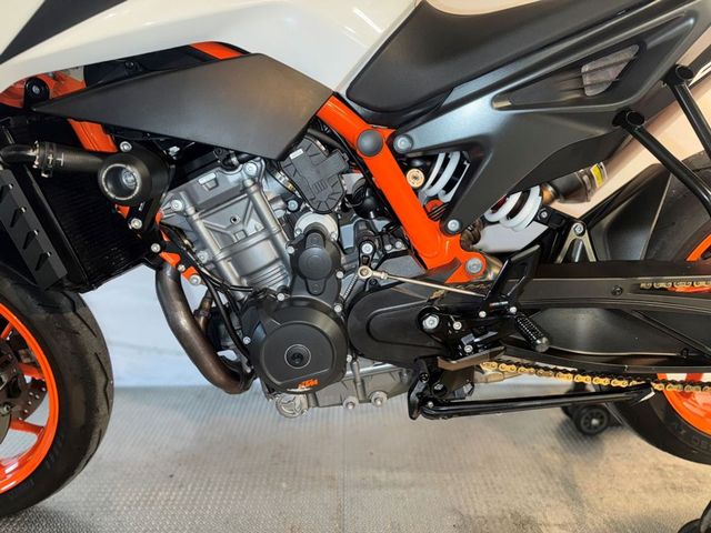 ktm - 890-duke-r