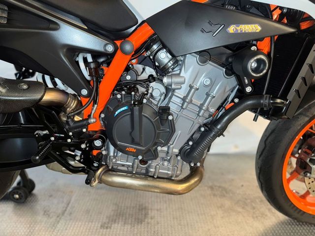 ktm - 890-duke-r
