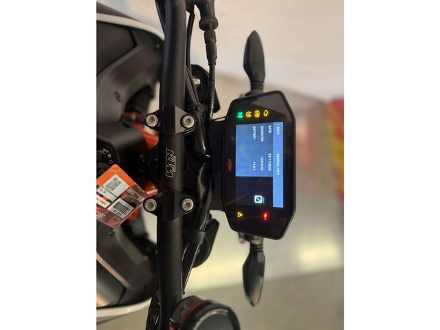 ktm - 890-duke-r