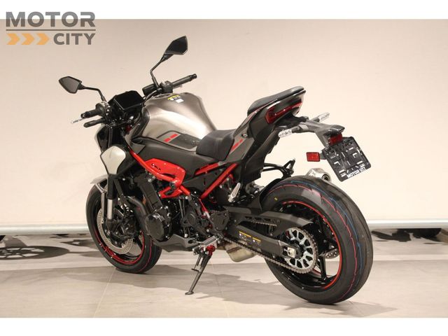 kawasaki - z900