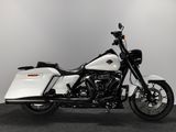 HARLEY-DAVIDSON ROADKING SPECIAL 114