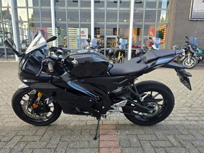 YAMAHA YZF R 125 ABS – foto 3
