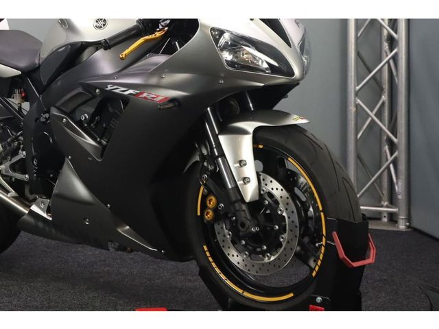yamaha - r1