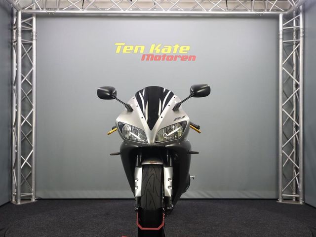 yamaha - r1