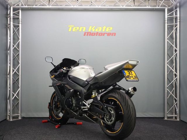 yamaha - r1