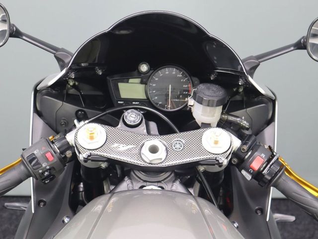 yamaha - r1