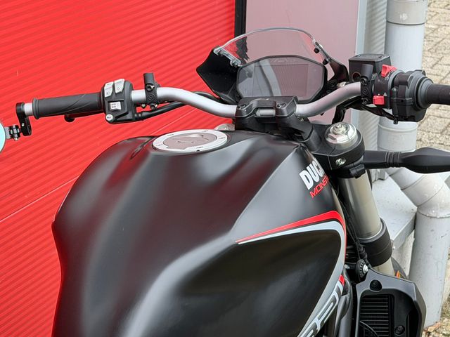 ducati - monster-821-stealth