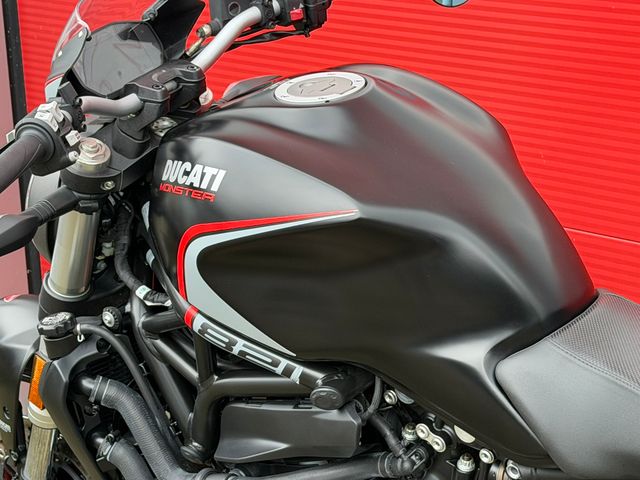 ducati - monster-821-stealth