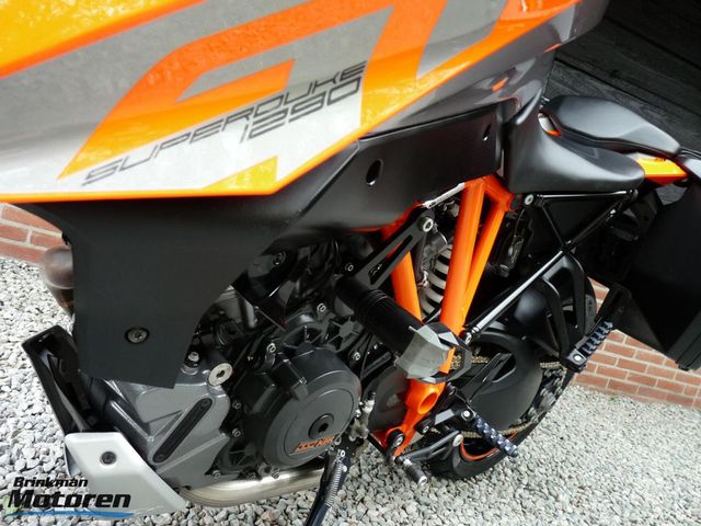ktm - 1290-super-duke-gt