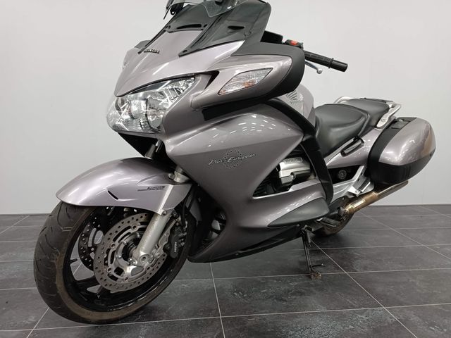honda - st-1300-pan-european