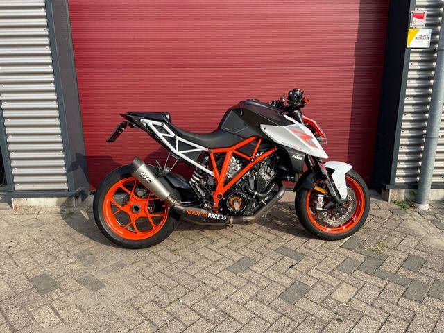ktm - 1290-super-duke-r