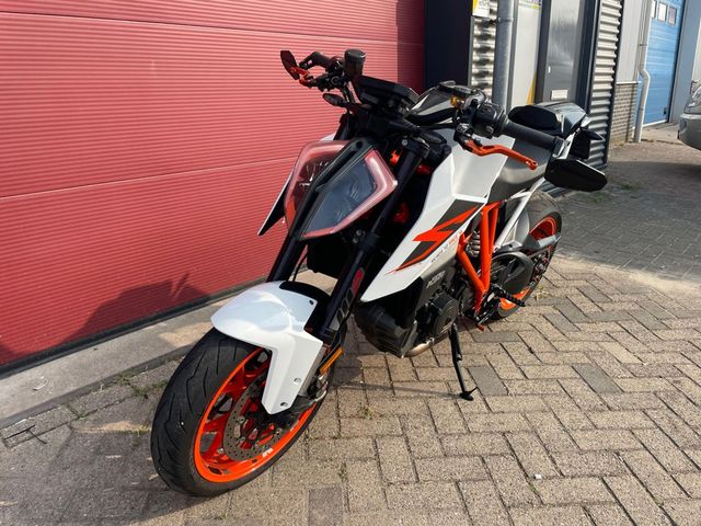 ktm - 1290-super-duke-r