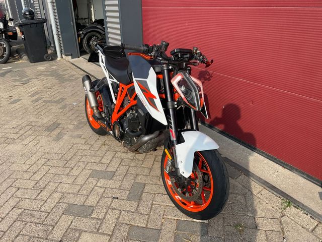 ktm - 1290-super-duke-r