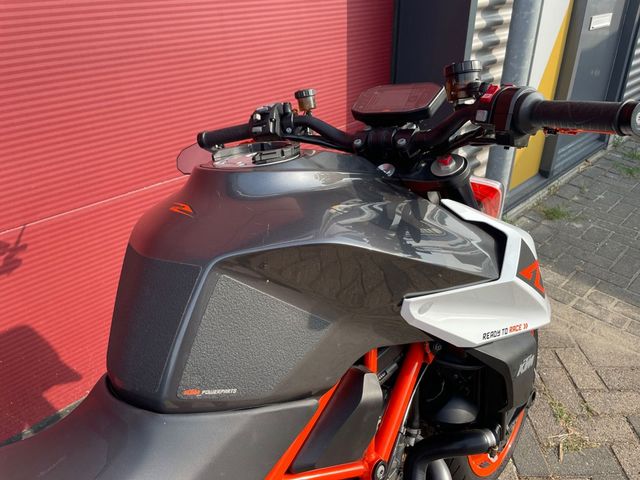 ktm - 1290-super-duke-r
